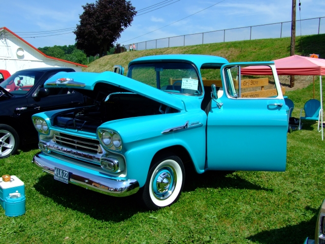 618x457 pixels (279K)